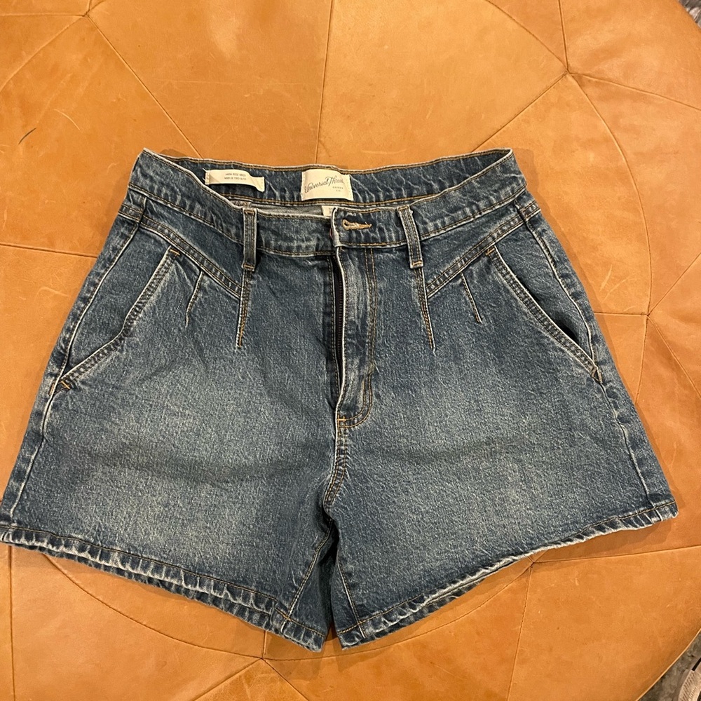 universal threads pleated denim shorts size 6/28